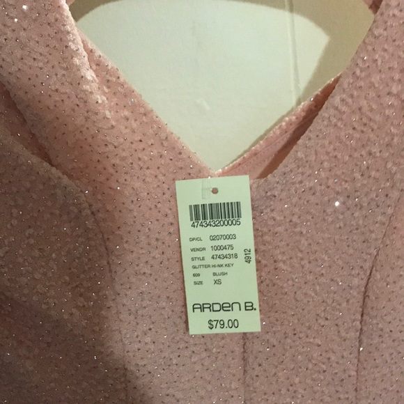 Women's dress - Picture 3 of 3